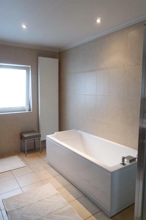 T Heirbaanhuys Villa Borgloon Bagian luar foto
